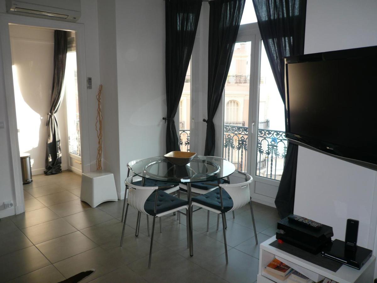 2 Pieces, Centre Ville, 50 Metres Plages Et Mer. * Menton