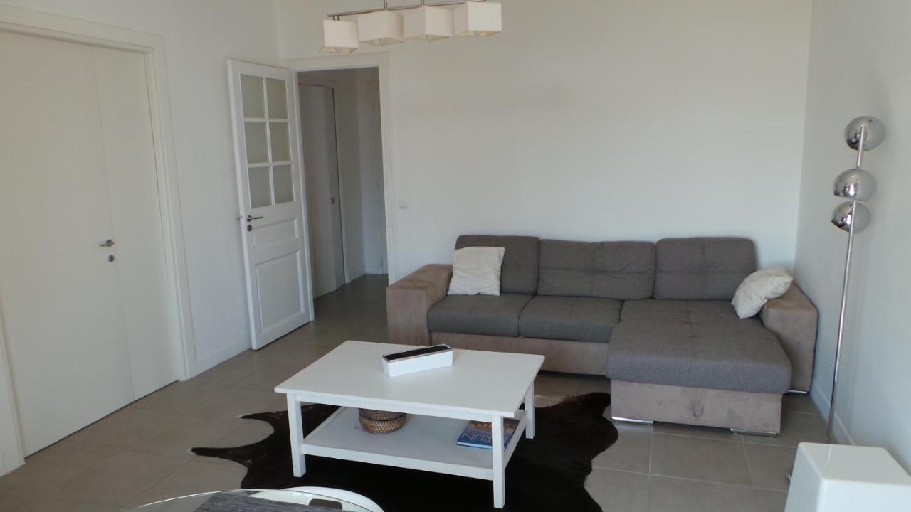 2 Pieces, Centre Ville, 50 Metres Plages Et Mer. Apartamento