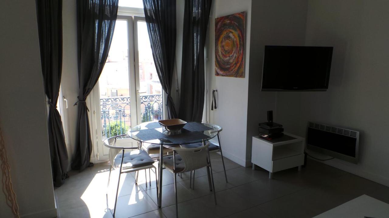 2 Pieces, Centre Ville, 50 Metres Plages Et Mer. Apartamento Menton