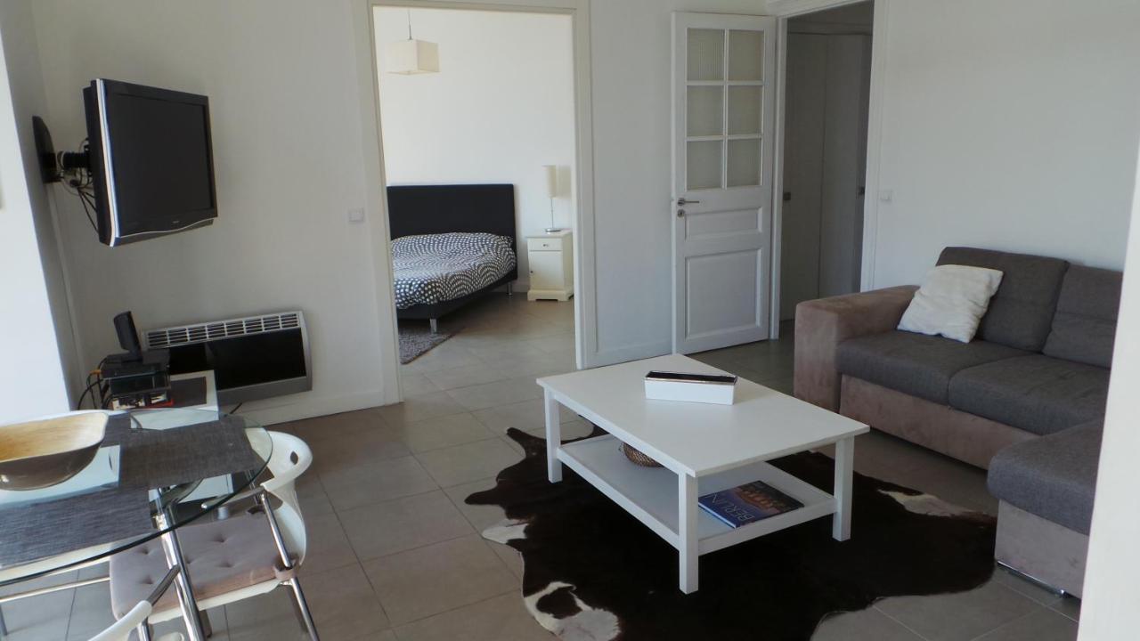 Appartement 2 Pièces, Centre Ville, 50 Mètres Plages Et Mer.