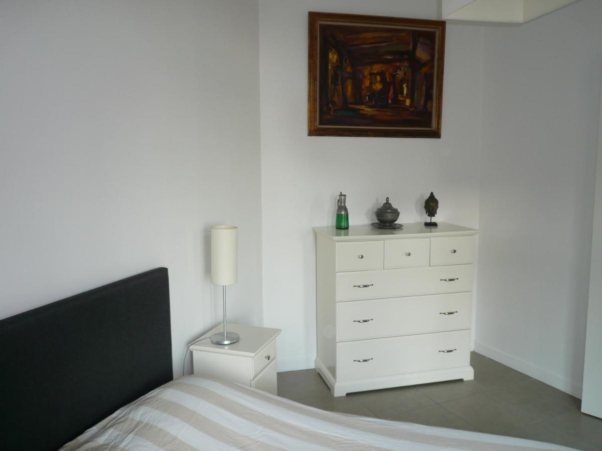 Appartement 2 Pièces, Centre Ville, 50 Mètres Plages Et Mer. Menton